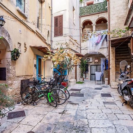 La Pergola Apt In The Heart Of Bari Buitenkant foto