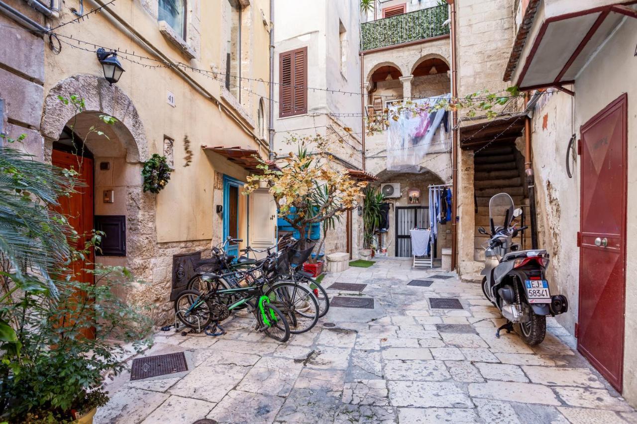 La Pergola Apt In The Heart Of Bari Buitenkant foto